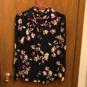 Banana Republic Classic fit button down blouse